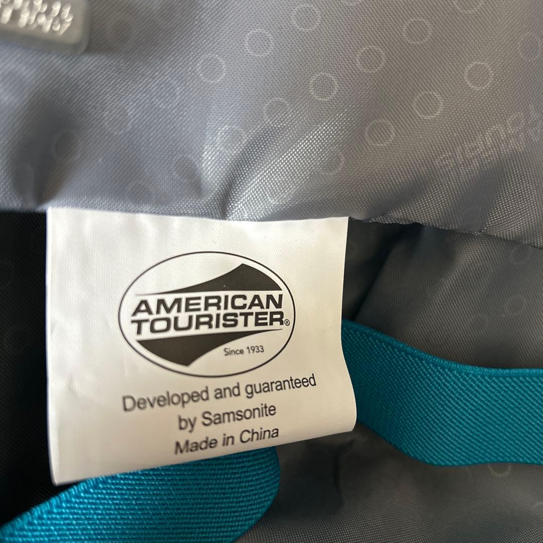 AMERICAN TOURISTER 青いキャリーケース