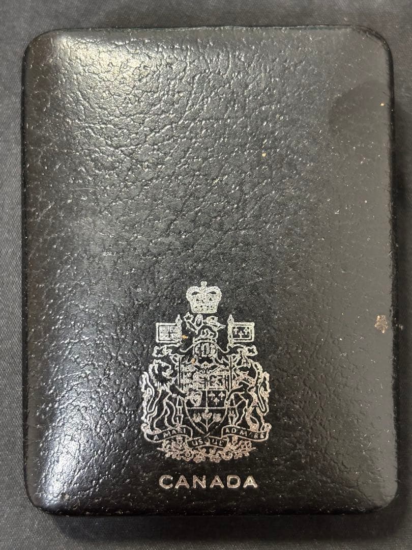 【Sv500】1973年 カナダ エリザベス女王 1ドル銀貨 大型銀貨 ケース付