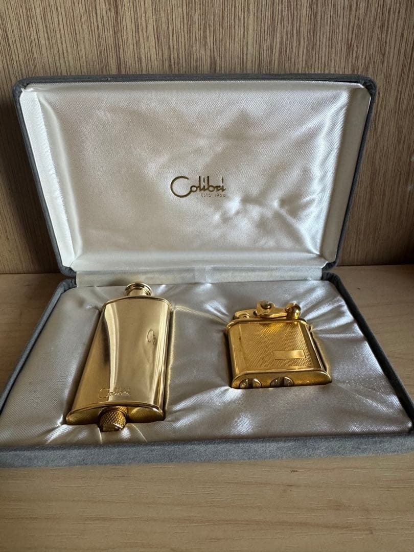 Colibri フラスコとライターセット