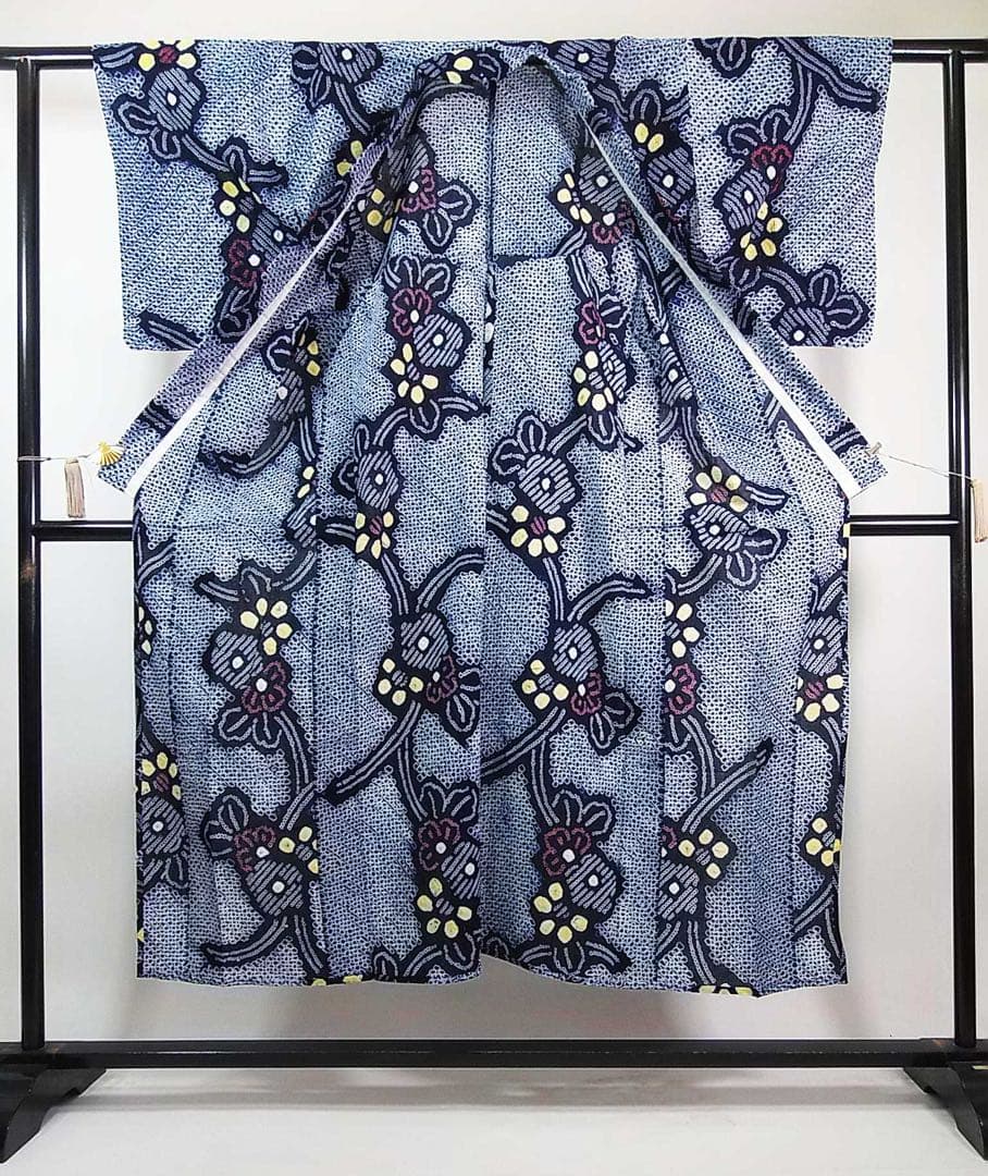 美品　有松絞り浴衣　花文様　蜘蛛絞り　藍染　夏にぴったりの涼やか浴衣　SS寸