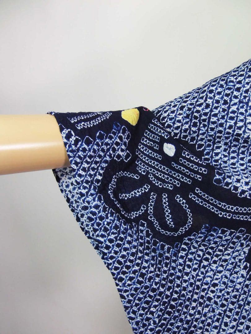 美品　有松絞り浴衣　花文様　蜘蛛絞り　藍染　夏にぴったりの涼やか浴衣　SS寸