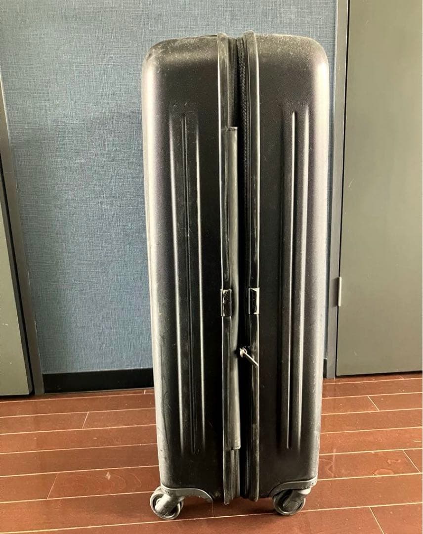 TUMI トゥミ V3 ラージ　黒　4輪スーツケース