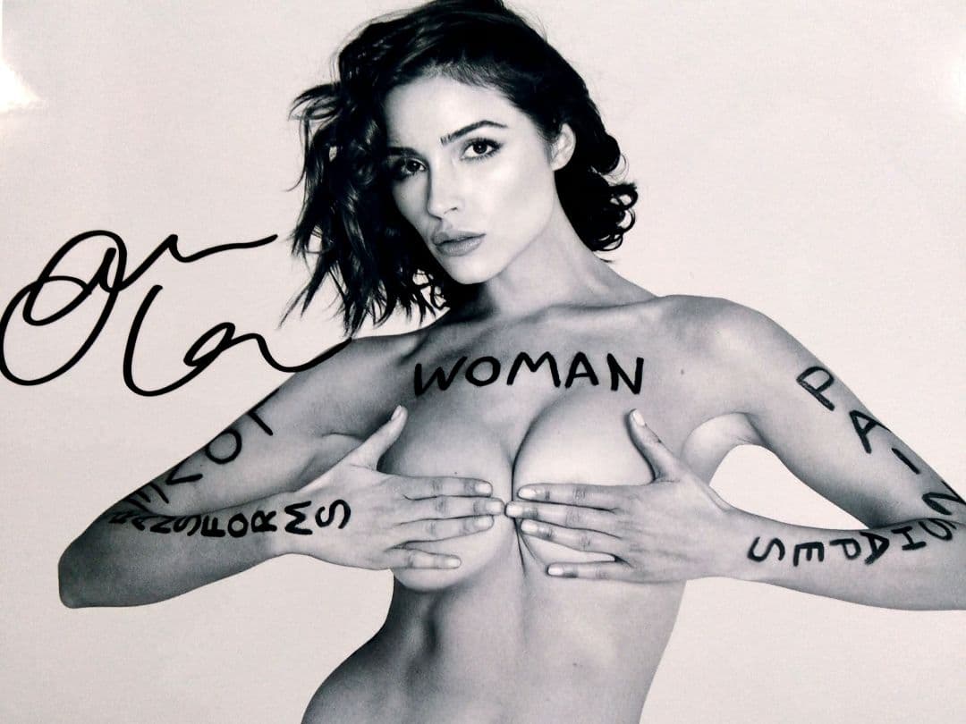 ミス・ユニバース…オリビア・カルポ直筆サイン入り超 大型写真