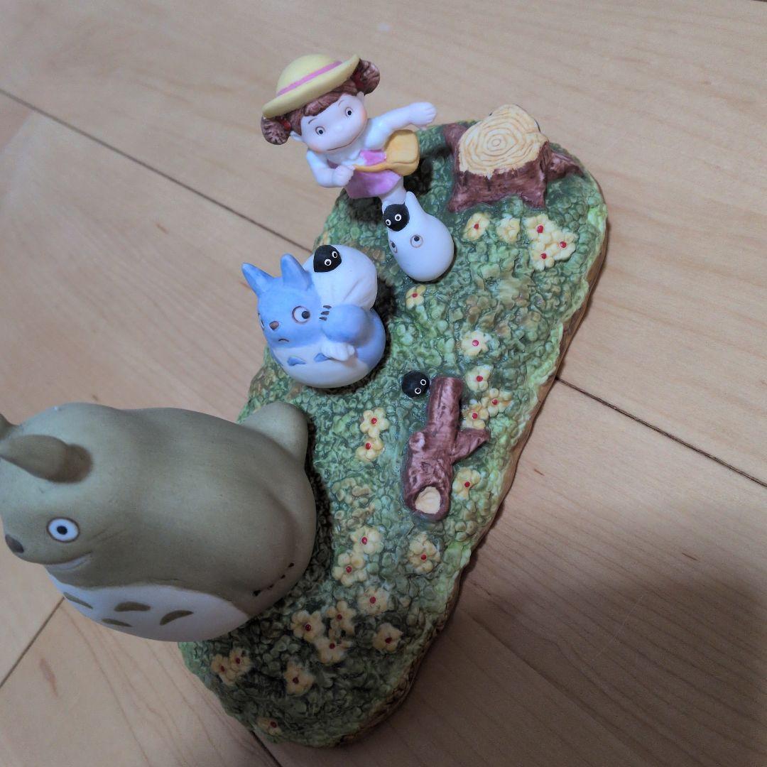 ジブリ作品となりのトトロオルゴール置物。