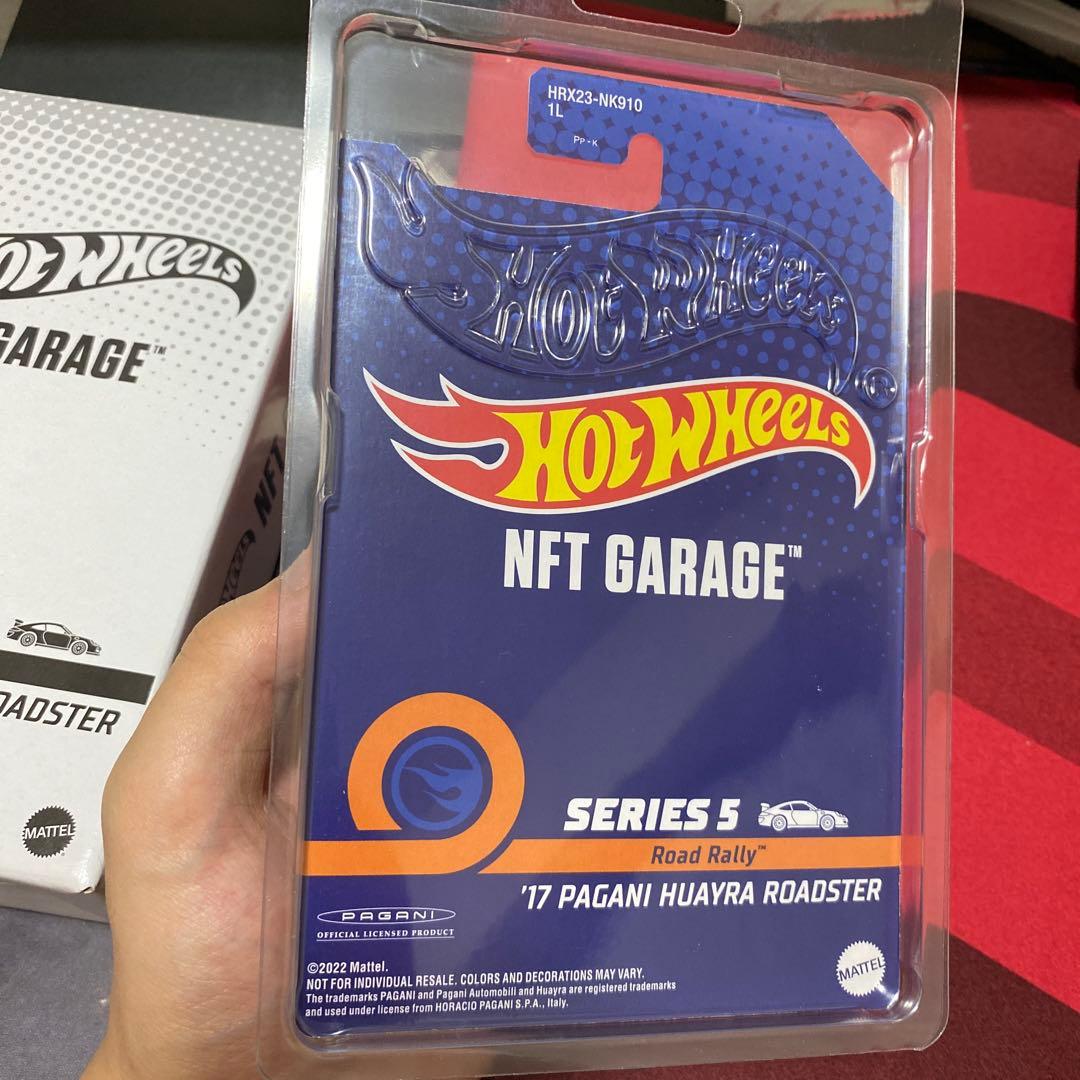 ミニカー Hot Wheels NFT Pagani Huayra Roadster