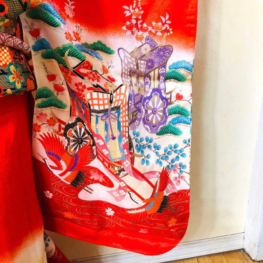 七五三7歳❣️人気赤地暈し古典柄❣️御所車鶴玉で箱金彩際立つ完全フルセット銘品