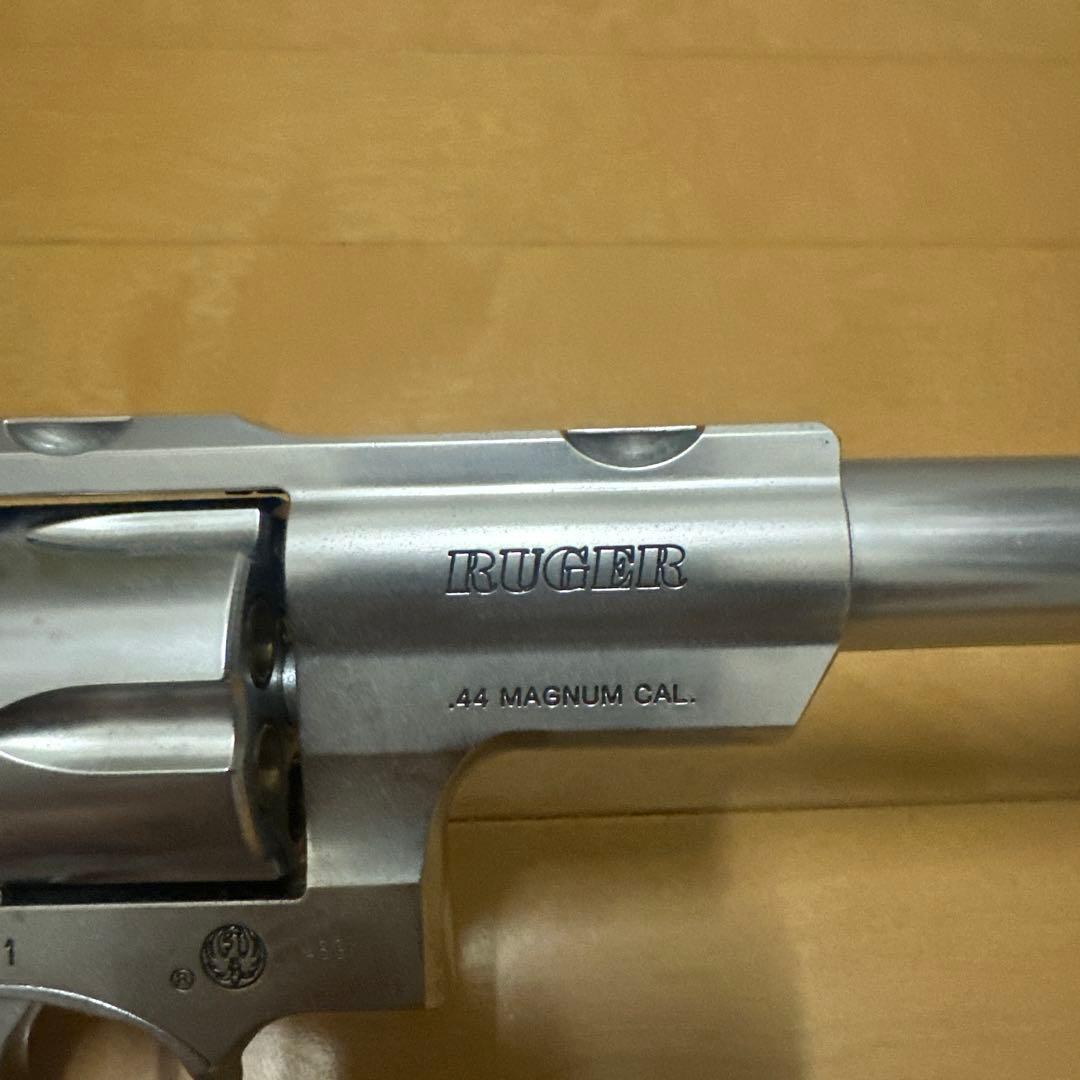 SUPER REDHAWK 44MAGNUMエアガン シルバー/ブラック　18才