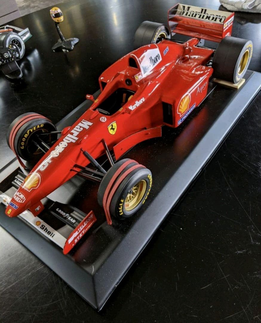 1/8:フェラーリF310B.M.シューマッハ#5【マルボロ】