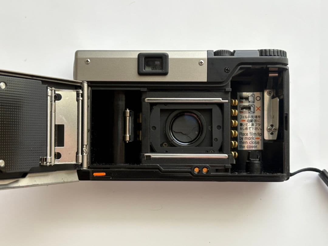 CONTAX T3 コンパクトフィルムカメラ　チタンシルバー