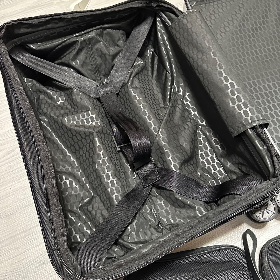 ポルシェ キャリーケース 中型 フロントオープン 充電ポート 拡張可能