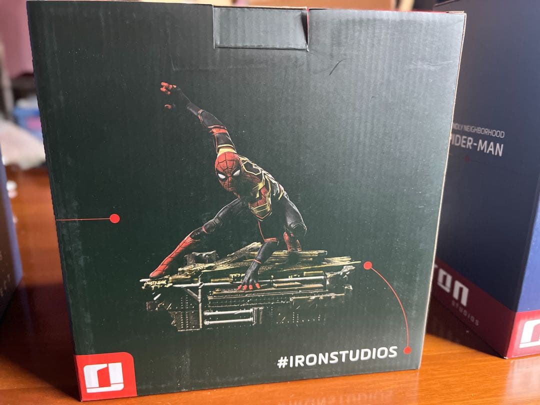 スパイダーマン 10/1スケールフィギュア