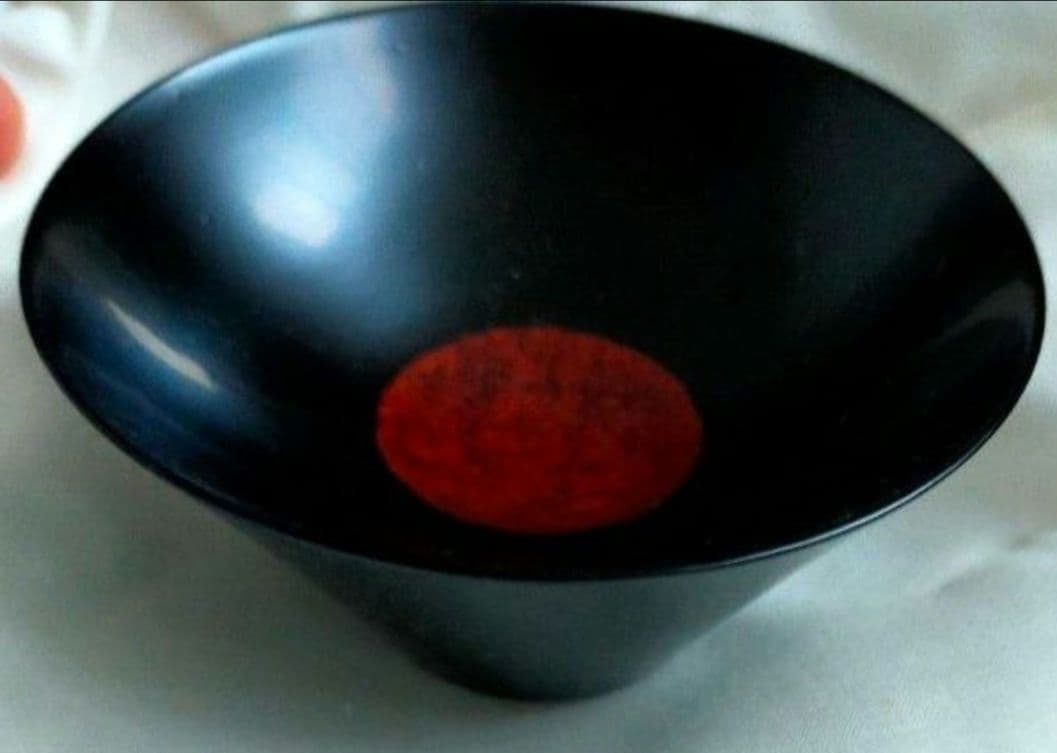 桐箱入り 蒔絵が施された漆器