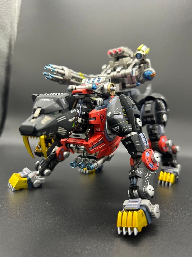 ゾイド　タカラトミー　リアライズ　セイバータイガー(シュバルツスペシャル)