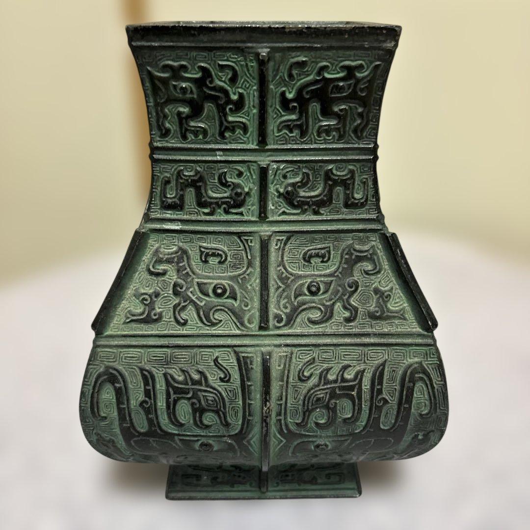 青銅製彫刻模様壺型装飾品　花瓶　花生　花入　花器　アンティーク