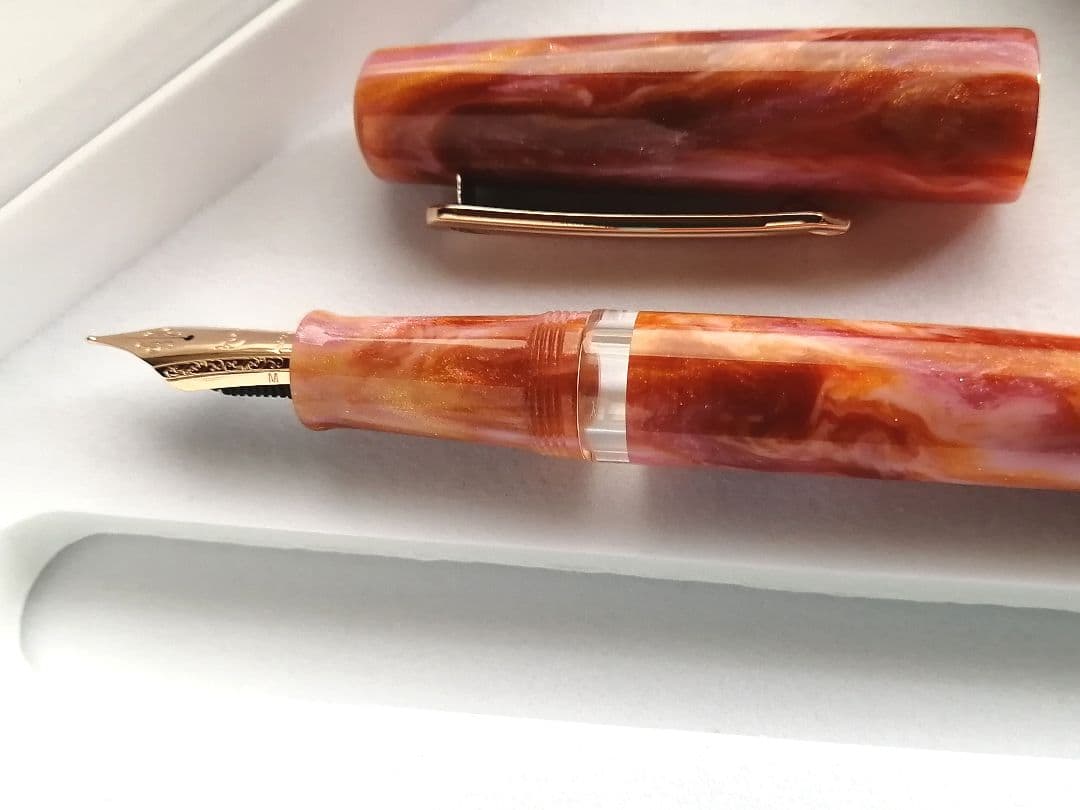 ナーワル（ナーヴァル）ブレストキャンサーアウェアネス限定万年筆Nahvalur