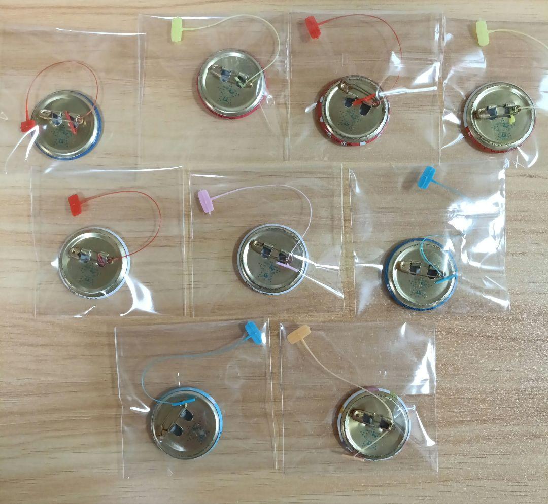 サンリオ ショップノベルティ缶バッジ25個 ハローキティ