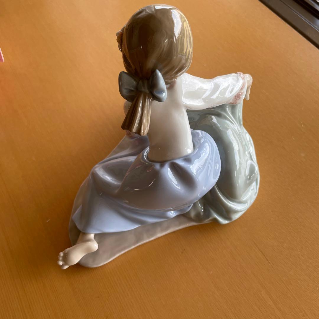 極美品　LLADRO リヤドロ　座っている少女子犬付き　　キズなし破損なし