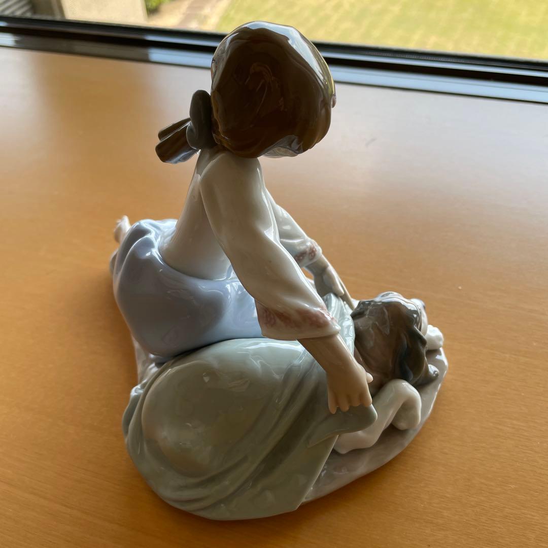 極美品　LLADRO リヤドロ　座っている少女子犬付き　　キズなし破損なし