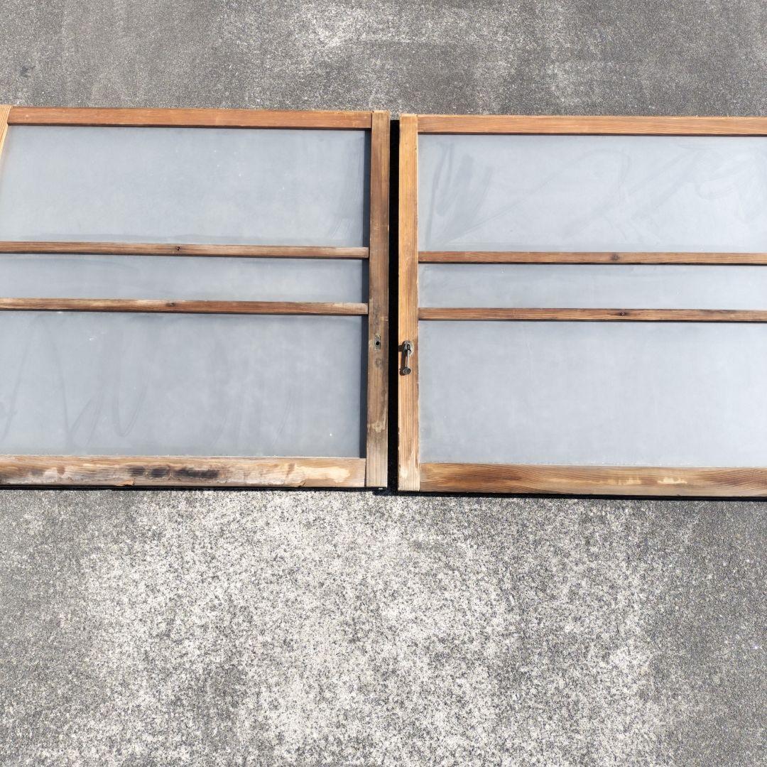 古民家　木枠窓　レトロ　窓ガラス　窓枠　建具