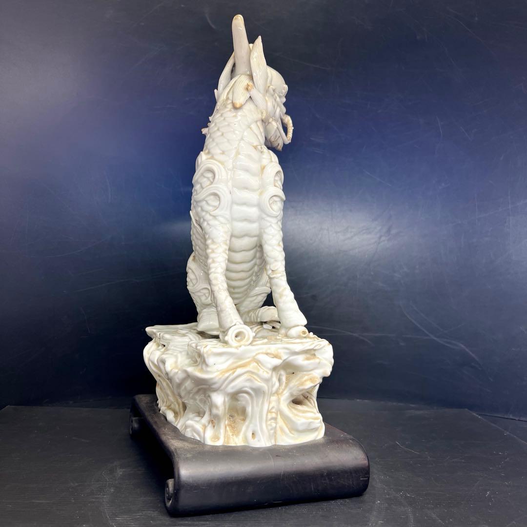 中国清時代　白磁キリン唐木台付　高さ約35㎝　東Y7-1211☆2Fトヒオ