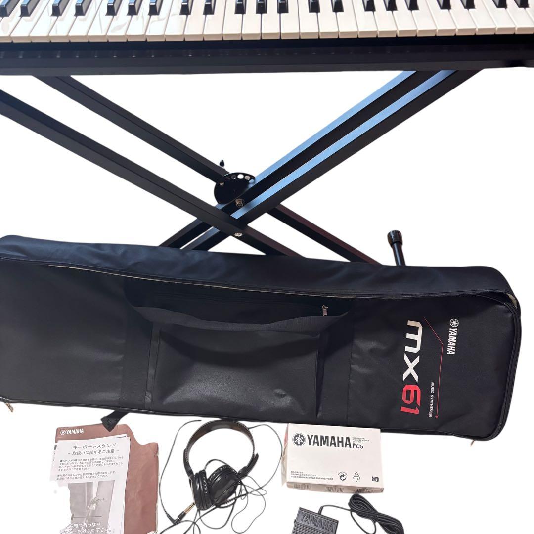 美品YAMAHA MX61 シンセサイザー ホワイト スタンド フットペダル 等