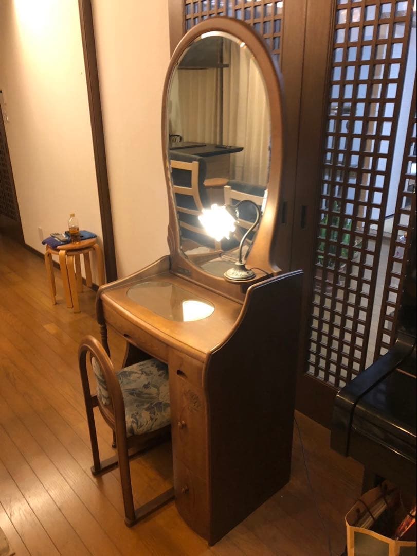 更に、値下げ！クラシック木製ドレッサー・ミラー・照明付き