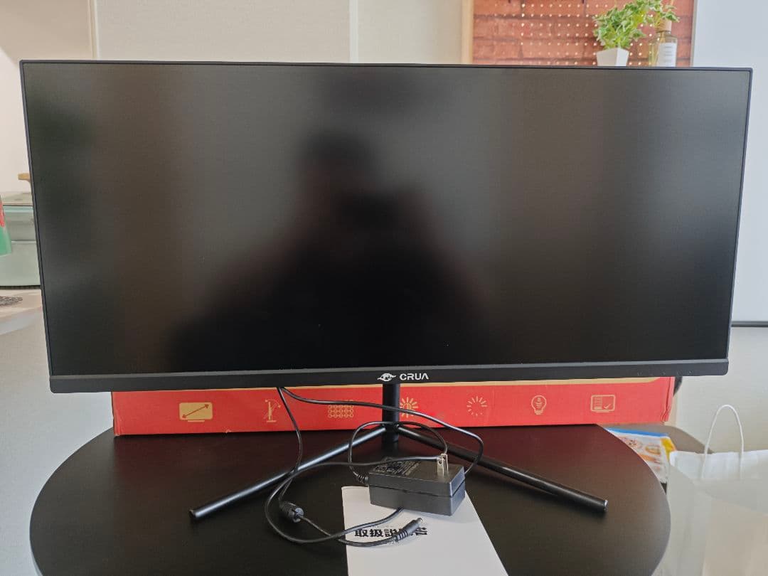 crua 30インチモニター