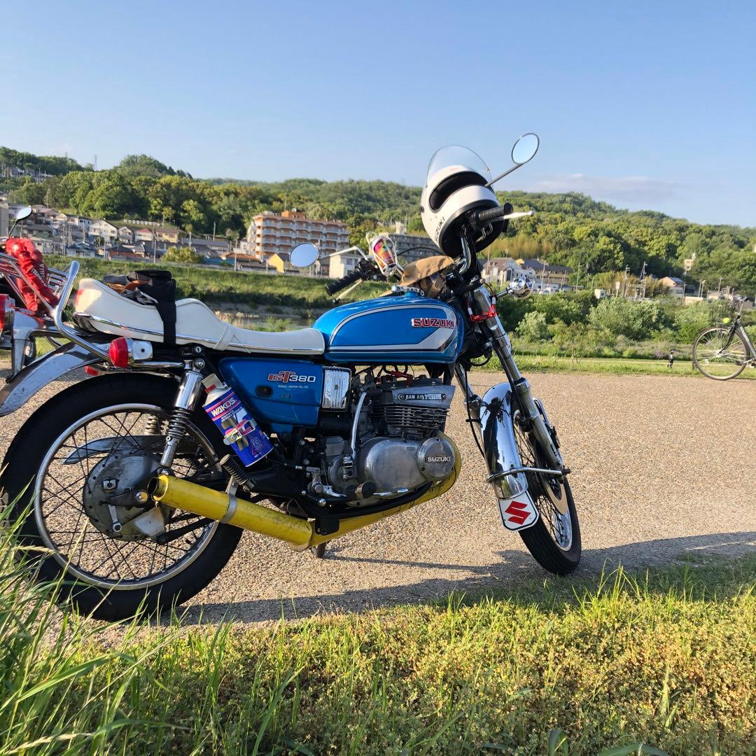 1リットル缶　オイル缶ホルダー　2スト　バイク　ドリンクホルダー　GT750