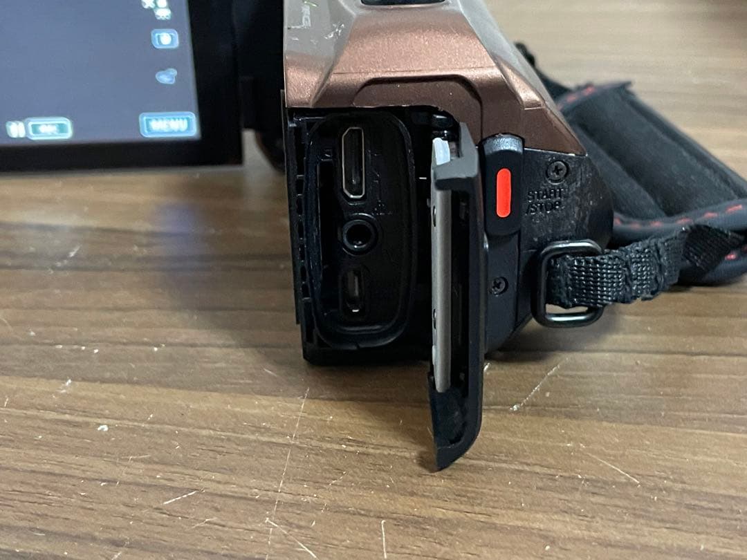 ビデオカメラ】JVC EverioR 防水防塵GZ-R400-T