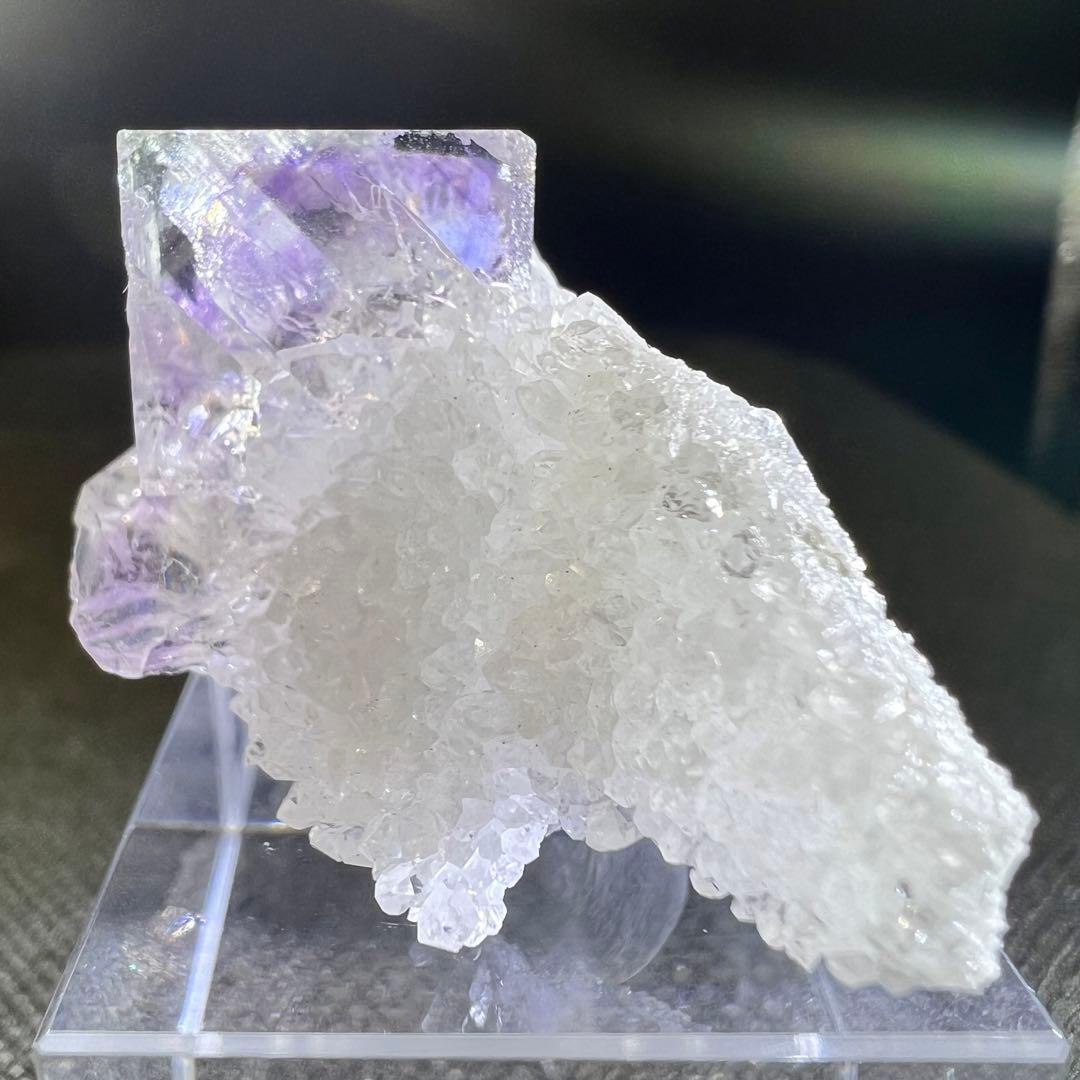 福建省産　クォーツクラスター共生　パープルゾーニング　クリアフローライト