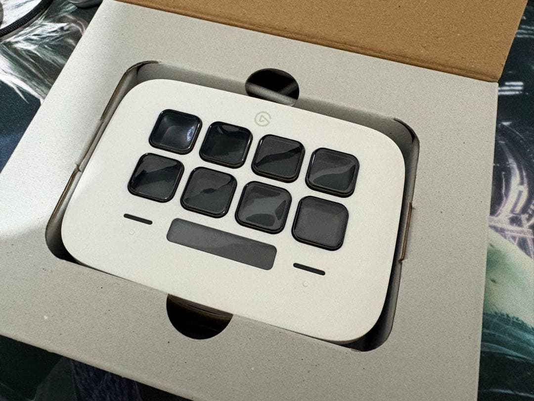 Elgato Stream Deck Neo 箱・付属品あり