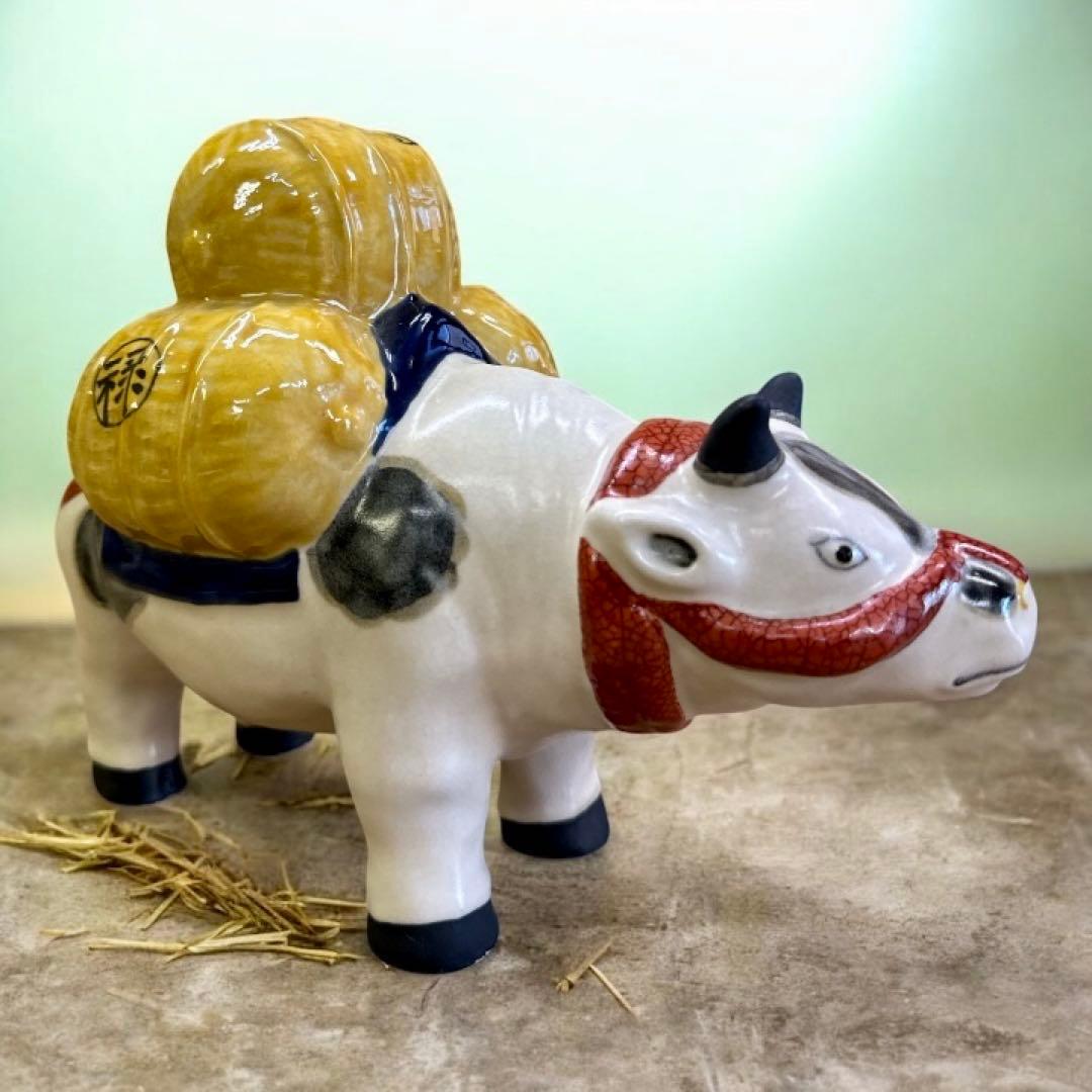 【宮永東山】陶器 牛の置物 背中に藁の束