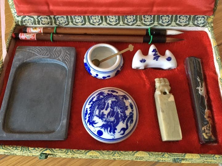 ☆中国で買ってきた書道セット★習字★文鎮★すずり★筆つきですぐ始められる！レア