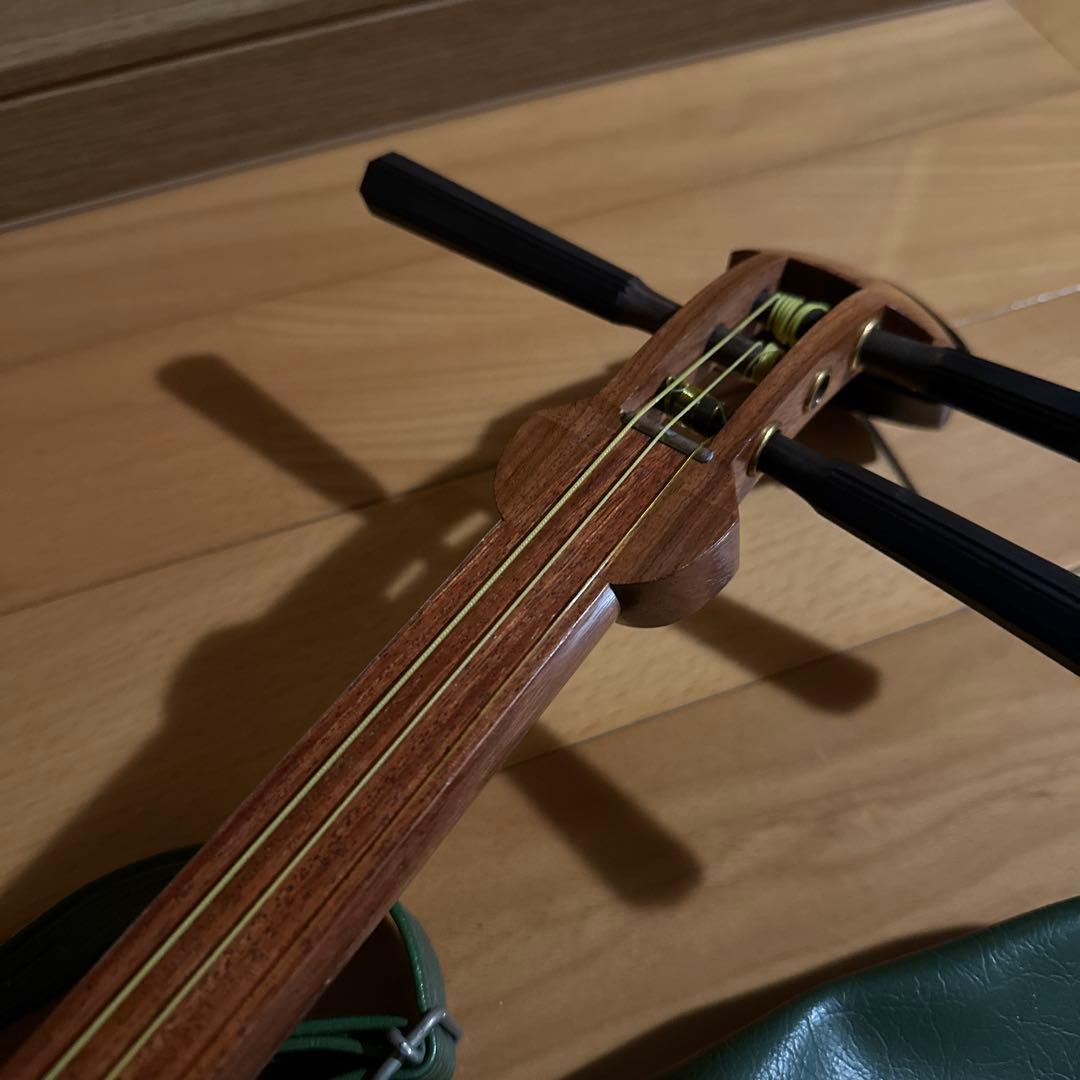 三味線本体 ソフトケース付き　細棹　秋田三味線　長唄等　３弦