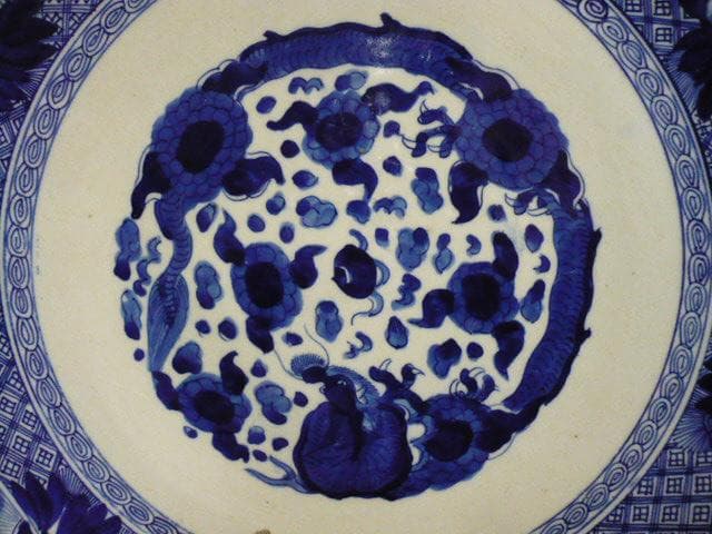 伊万里 格子 蝶 花 ベロ藍 大皿 [B31374]