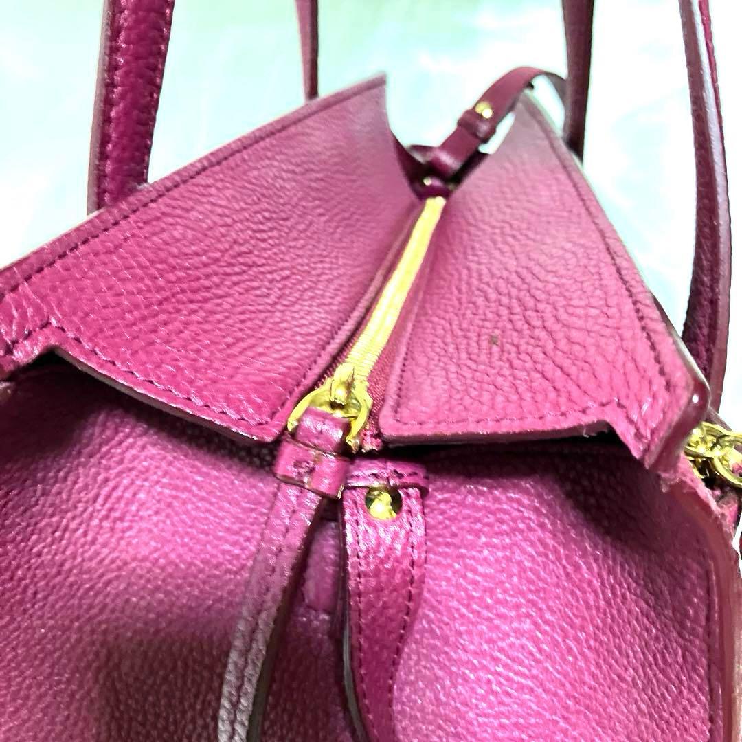 フェラガモ　イタリアンレザーハンドバッグ（バーガンディ）