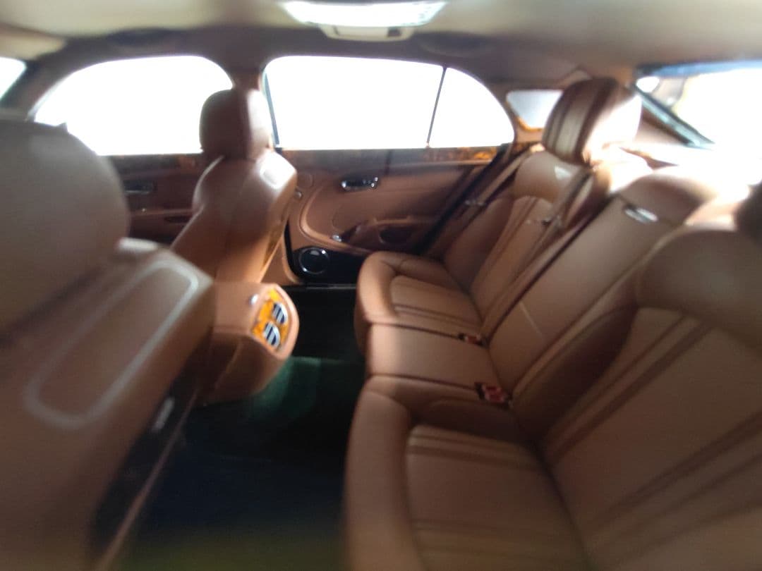 ベントレーミュルザンヌ　Almost Real　1/18