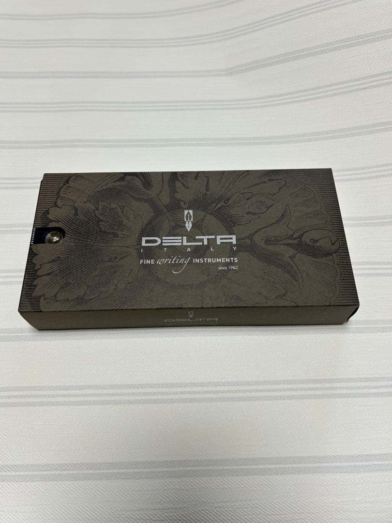 【新品・未使用】DELTA ボールペン インテッサ 　アイボリー