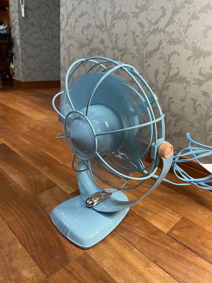 Toshibaレトロ扇風機　陽に向かう燕・向日葵のイメージデザインecoで涼しく