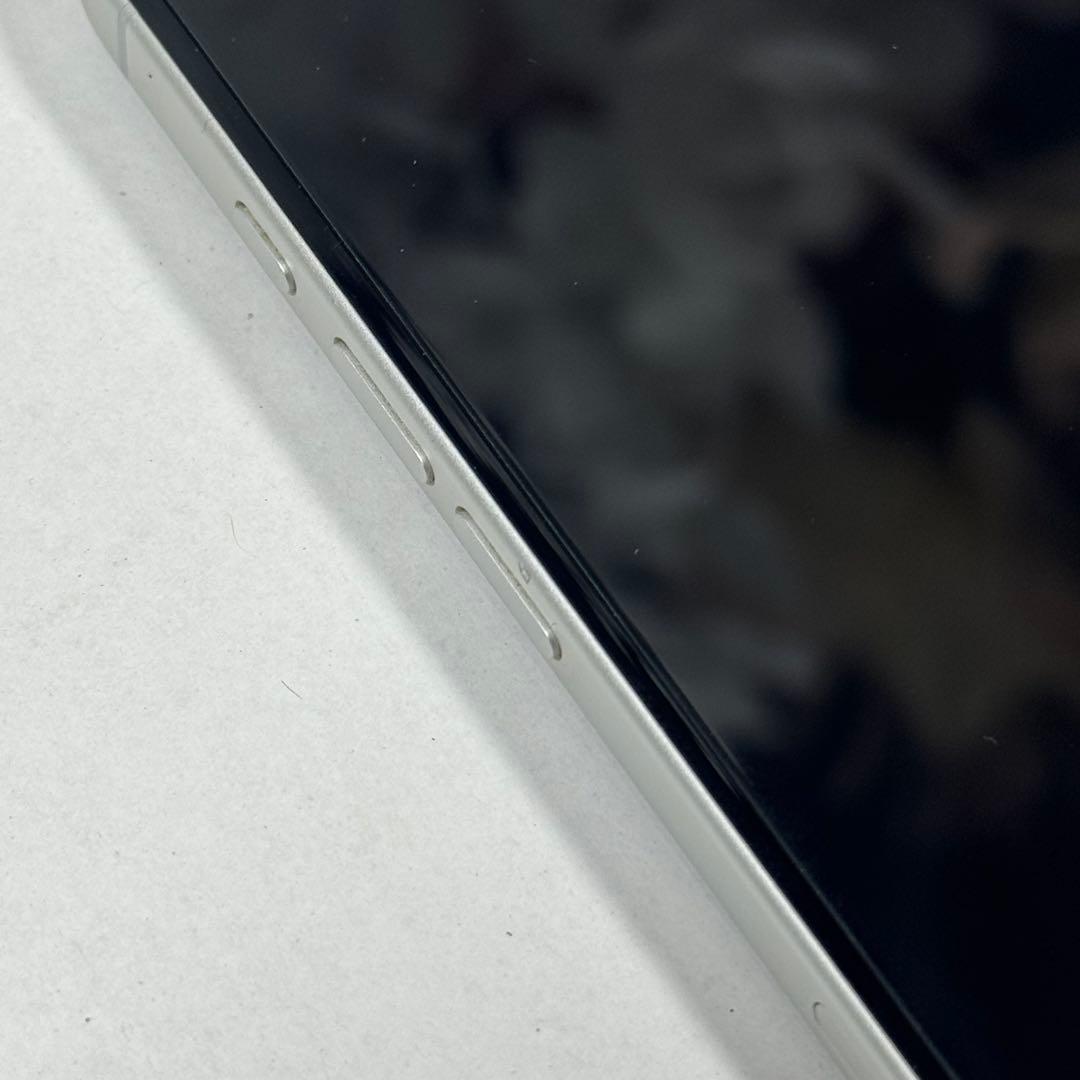 【美品】iPhone16 128GB本体+おまけ付