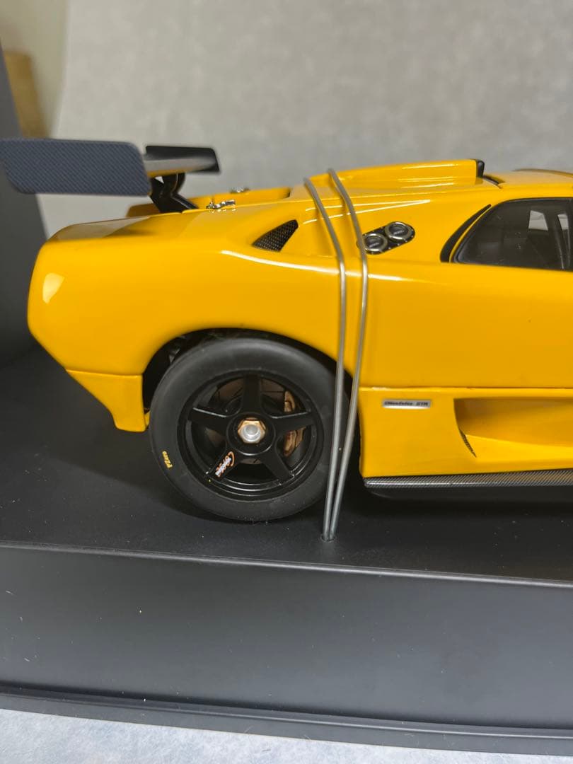 オートアート　ディアブロ　GTR スケール1/18 Diablo 黄色