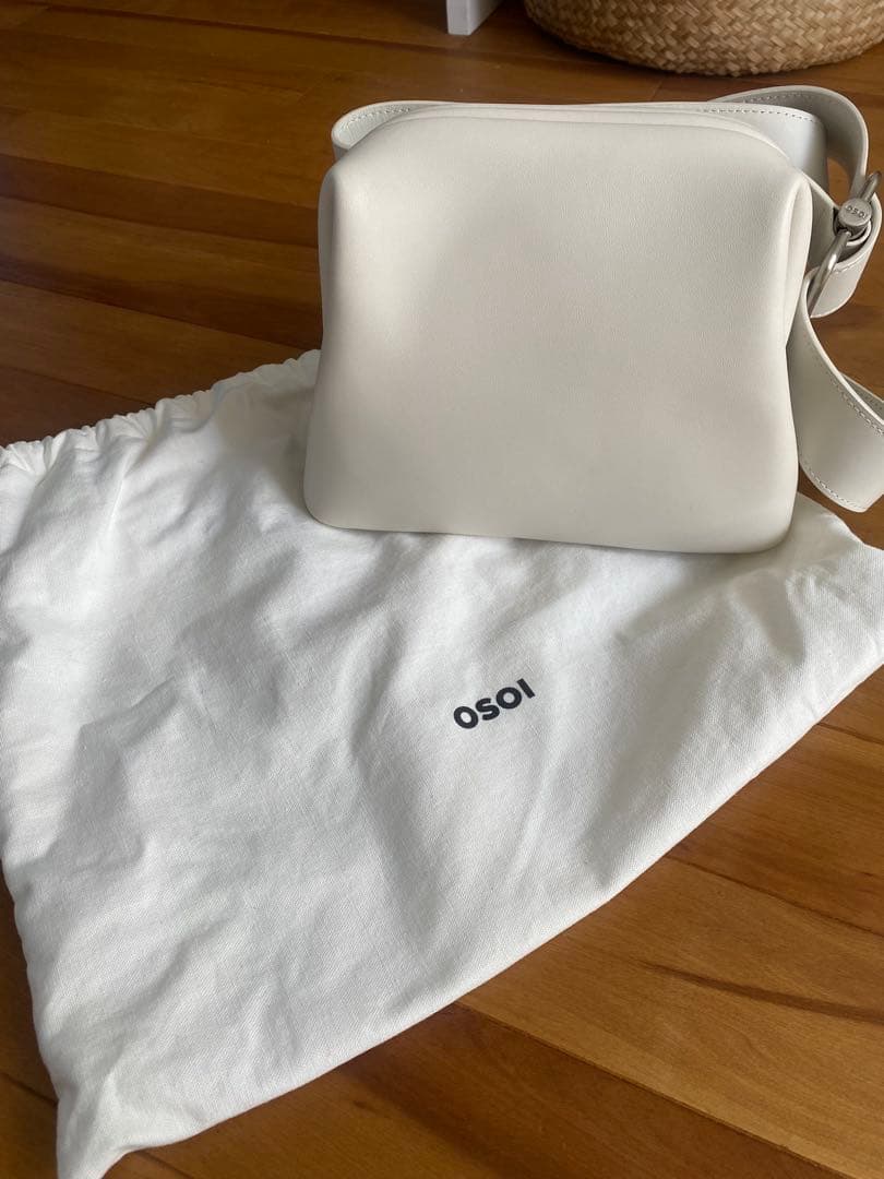 OSOI ホワイト ショルダーバッグ