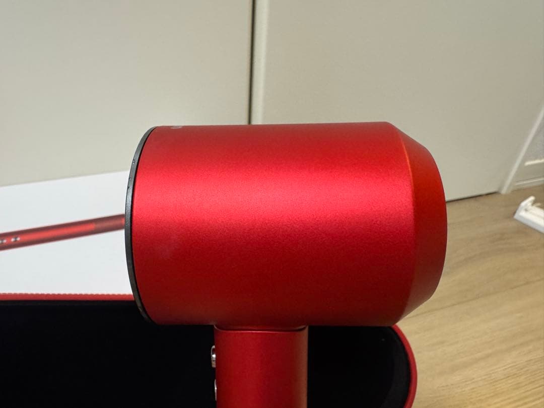 ダイソン　ドライヤースーパーソニック　限定カラー