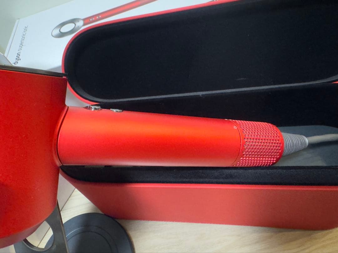 ダイソン　ドライヤースーパーソニック　限定カラー