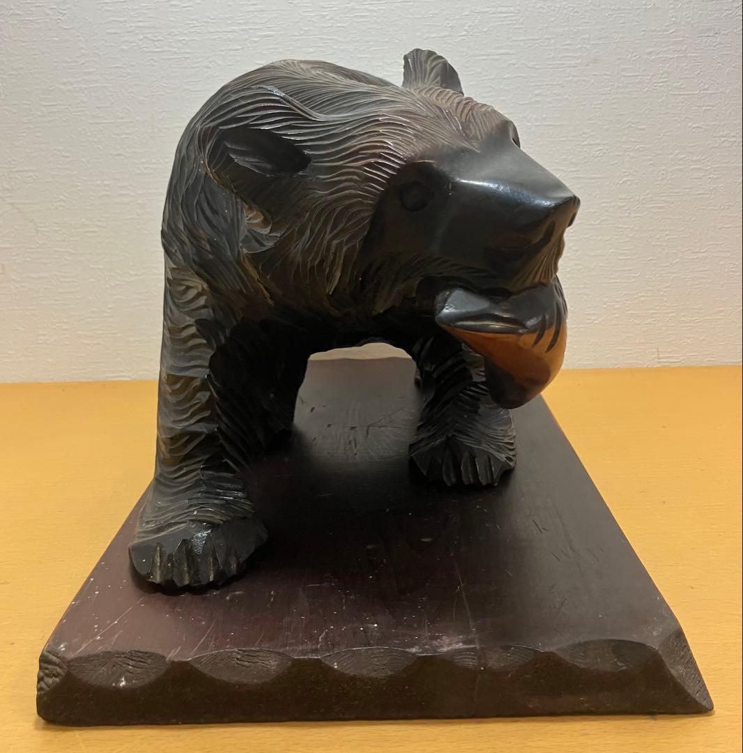 【工芸品/熊/置物】木彫り　木彫　彫刻　縁起物　インテリア　台座付き