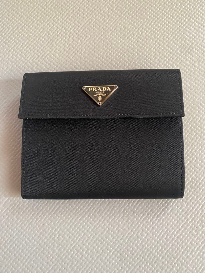 PRADA 3つ折り財布　ナイロン　ロゴ