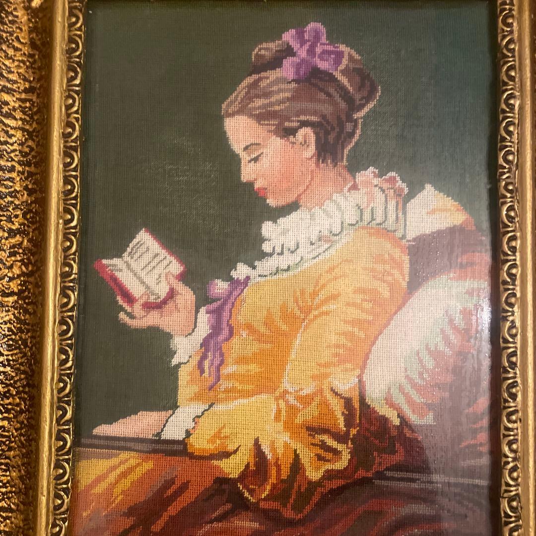 “読書する娘”の絵画 金色フレーム付き