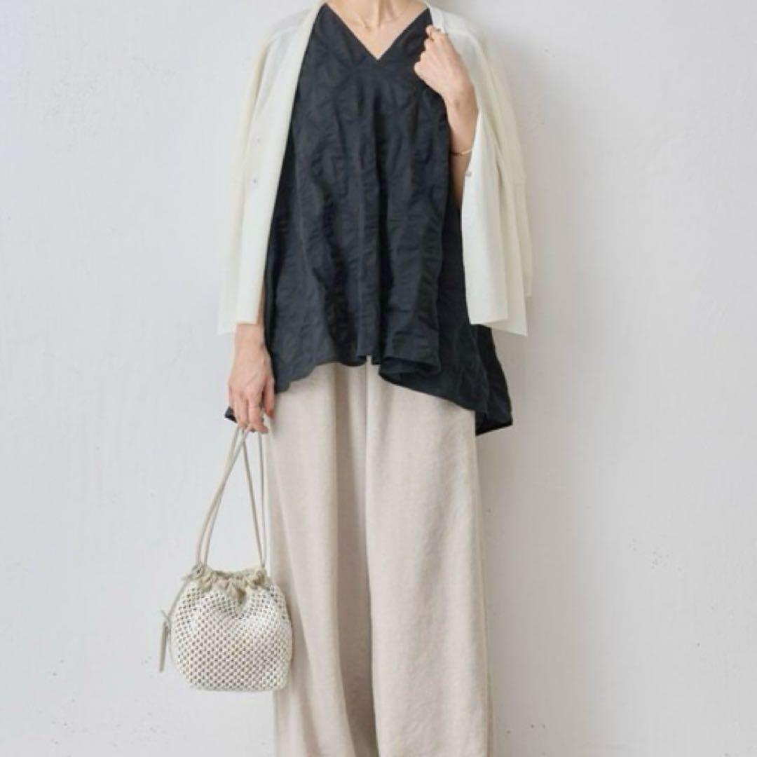 【最終価格】美品　BEARDSLEY ドットリップルノースリブラウス