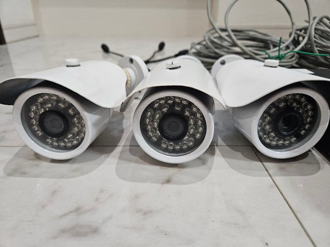 防犯カメラ 3台セット レコーダー付き　LANケーブルタイプ