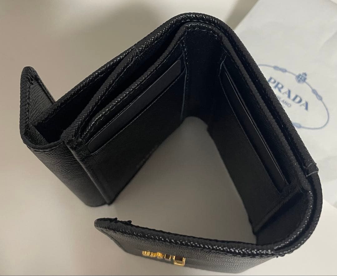 ブラックレザー 三つ折り財布